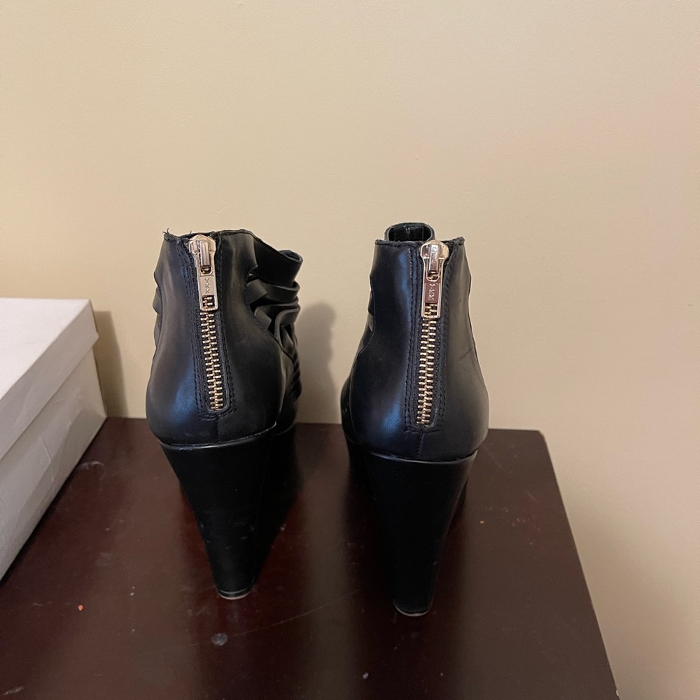 Black Wedges